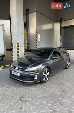 Хэтчбек Volkswagen Golf GTI 2016 в Киеве