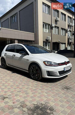 Хэтчбек Volkswagen Golf GTI 2015 в Киеве