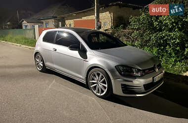 Хетчбек Volkswagen Golf GTI 2015 в 
