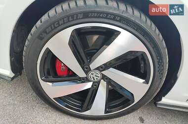 Хетчбек Volkswagen Golf GTI 2019 в 