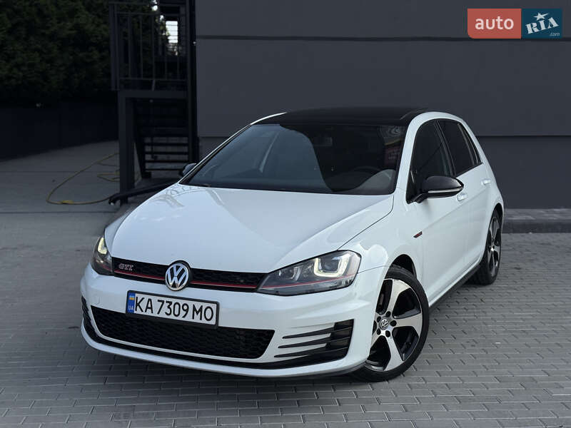 Хэтчбек Volkswagen Golf GTI 2014 в 