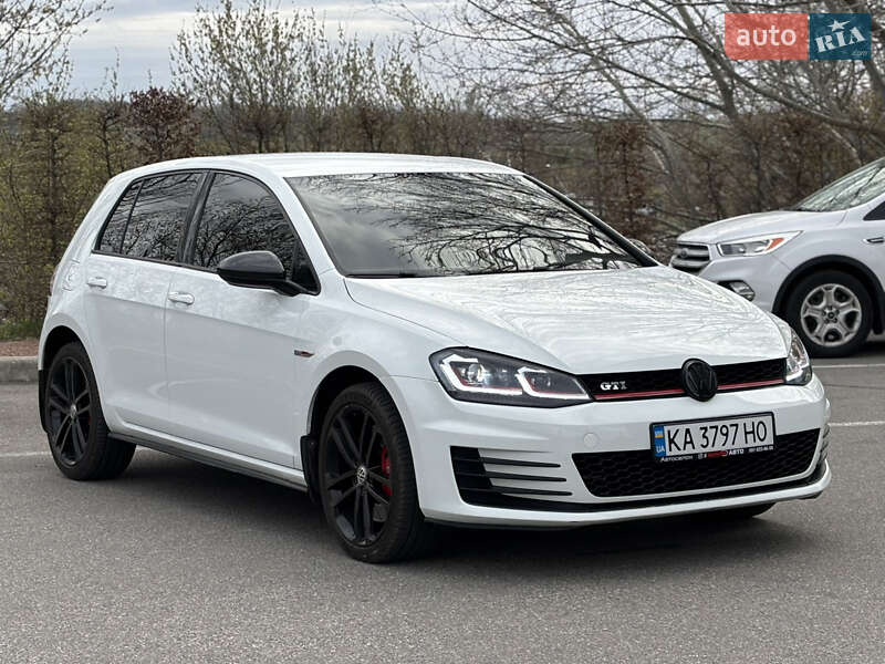Хэтчбек Volkswagen Golf GTI 2016 в Киеве
