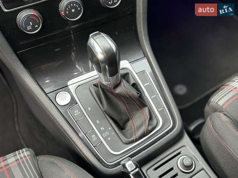 Хэтчбек Volkswagen Golf GTI 2016 в Киеве