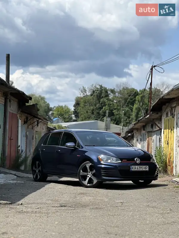 Volkswagen Golf GTI