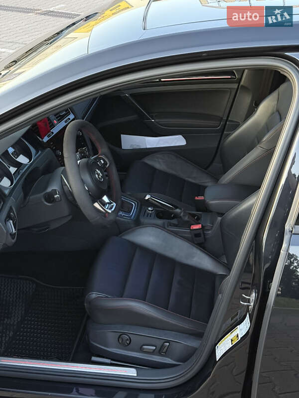 Хетчбек Volkswagen Golf GTI 2016 в Києві