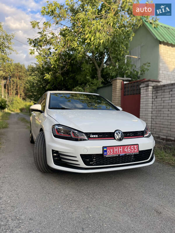 Хетчбек Volkswagen Golf GTI 2017 в Києві