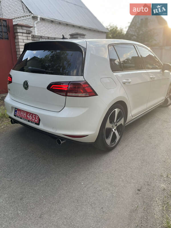 Хетчбек Volkswagen Golf GTI 2017 в Києві