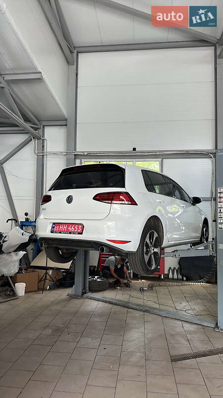 Хетчбек Volkswagen Golf GTI 2017 в Києві