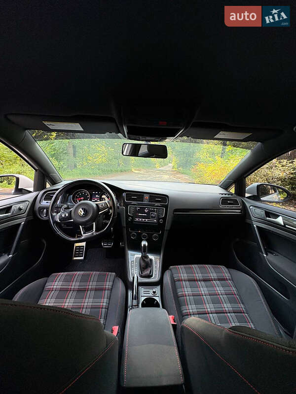 Хетчбек Volkswagen Golf GTI 2017 в Києві