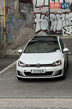 Хэтчбек Volkswagen Golf GTI 2014 в 