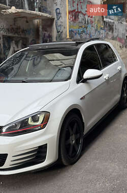 Хэтчбек Volkswagen Golf GTI 2014 в 
