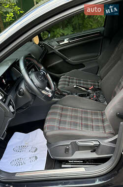 Хэтчбек Volkswagen Golf GTI 2015 в 