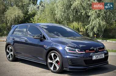 Хэтчбек Volkswagen Golf GTI 2016 в Киеве