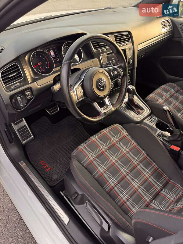 Хетчбек Volkswagen Golf GTI 2015 в Києві