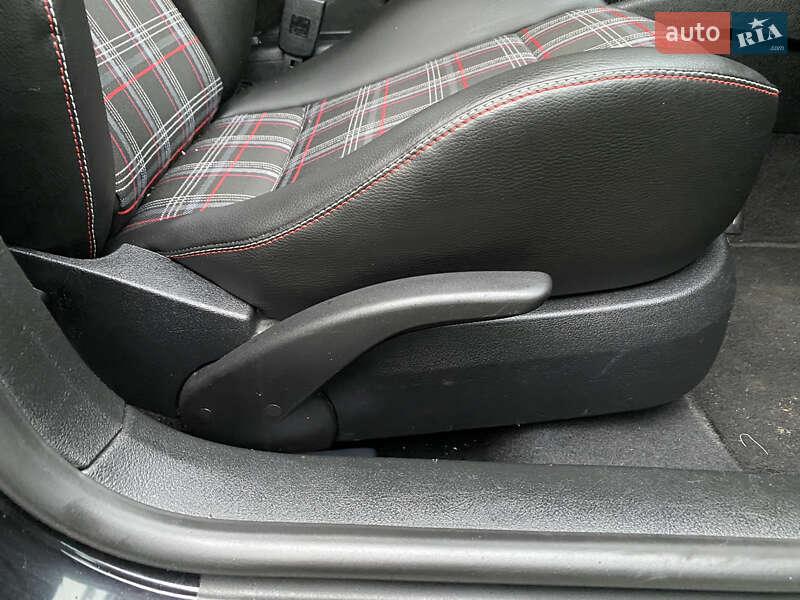 Хэтчбек Volkswagen Golf GTI 1999 в Ивано-Франковске