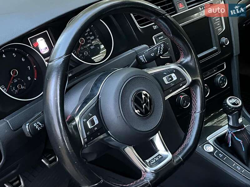Хэтчбек Volkswagen Golf GTI 2016 в Киеве фото 17 Хэтчбек Volkswagen Golf GTI 2016 в Киеве