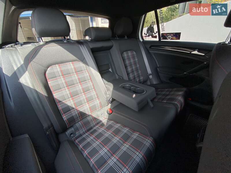 Хэтчбек Volkswagen Golf GTI 2016 в Киеве фото 12 Хэтчбек Volkswagen Golf GTI 2016 в Киеве