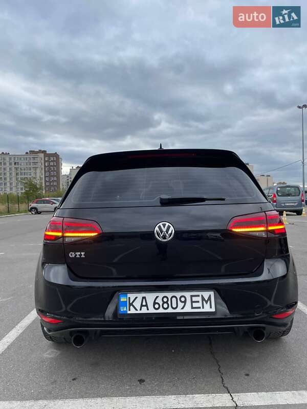 Хэтчбек Volkswagen Golf GTI 2015 в Киеве фото Хэтчбек Volkswagen Golf GTI 2015 в Киеве