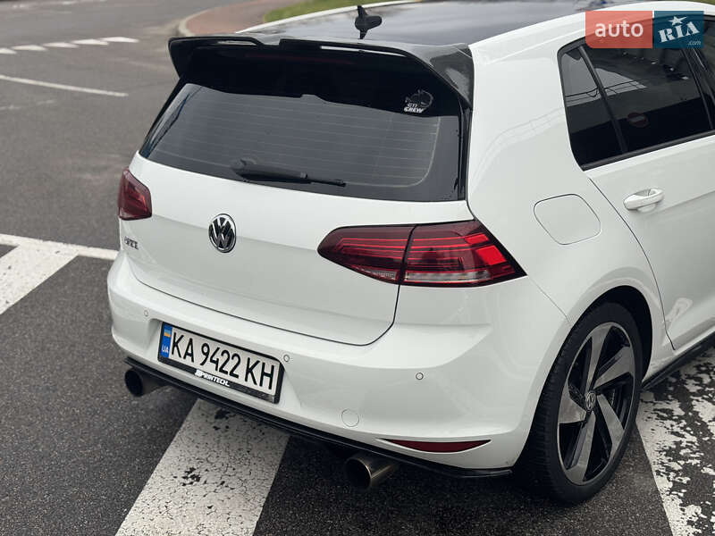 Хетчбек Volkswagen Golf GTI 2014 в Києві