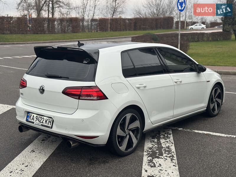 Хетчбек Volkswagen Golf GTI 2014 в Києві