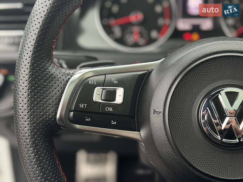 Хетчбек Volkswagen Golf GTI 2014 в Києві