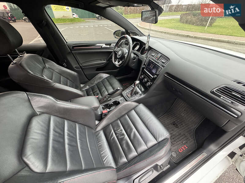 Хетчбек Volkswagen Golf GTI 2014 в Києві