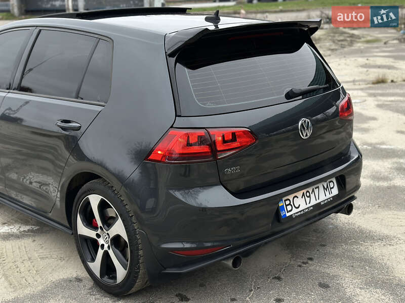 Хэтчбек Volkswagen Golf GTI 2017 в Киеве