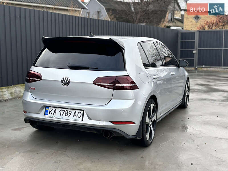 Хетчбек Volkswagen Golf GTI 2014 в Києві
