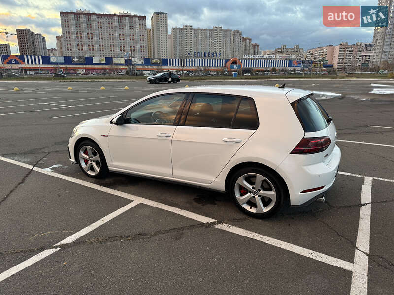 Хэтчбек Volkswagen Golf GTI 2019 в Киеве