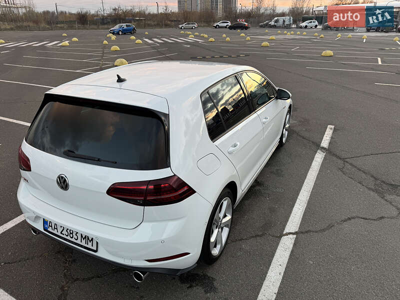 Хэтчбек Volkswagen Golf GTI 2019 в Киеве