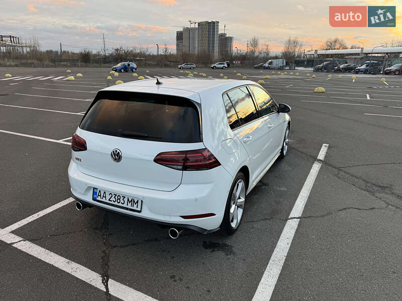 Хэтчбек Volkswagen Golf GTI 2019 в Киеве