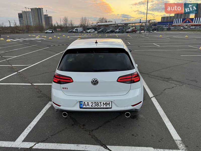 Хэтчбек Volkswagen Golf GTI 2019 в Киеве