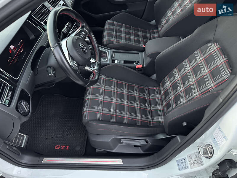 Хэтчбек Volkswagen Golf GTI 2019 в Киеве