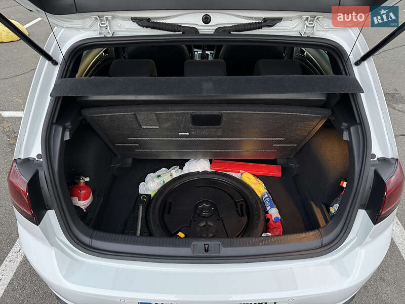 Хэтчбек Volkswagen Golf GTI 2019 в Киеве
