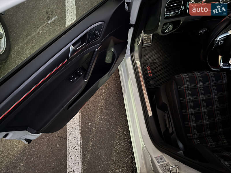 Хэтчбек Volkswagen Golf GTI 2019 в Киеве
