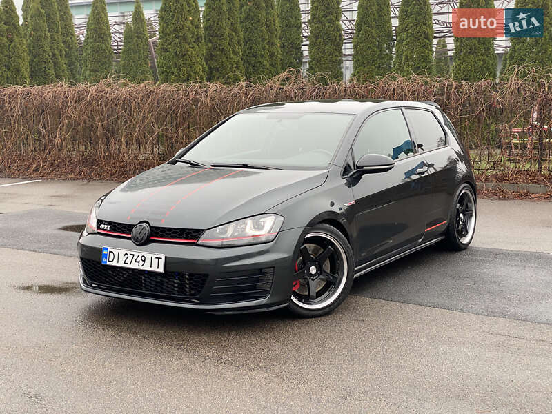 Хэтчбек Volkswagen Golf GTI 2015 в Киеве