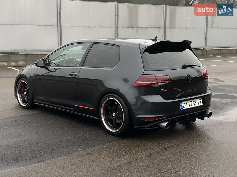 Хэтчбек Volkswagen Golf GTI 2015 в Киеве