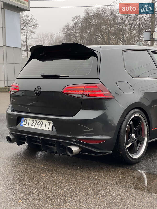 Хэтчбек Volkswagen Golf GTI 2015 в Киеве