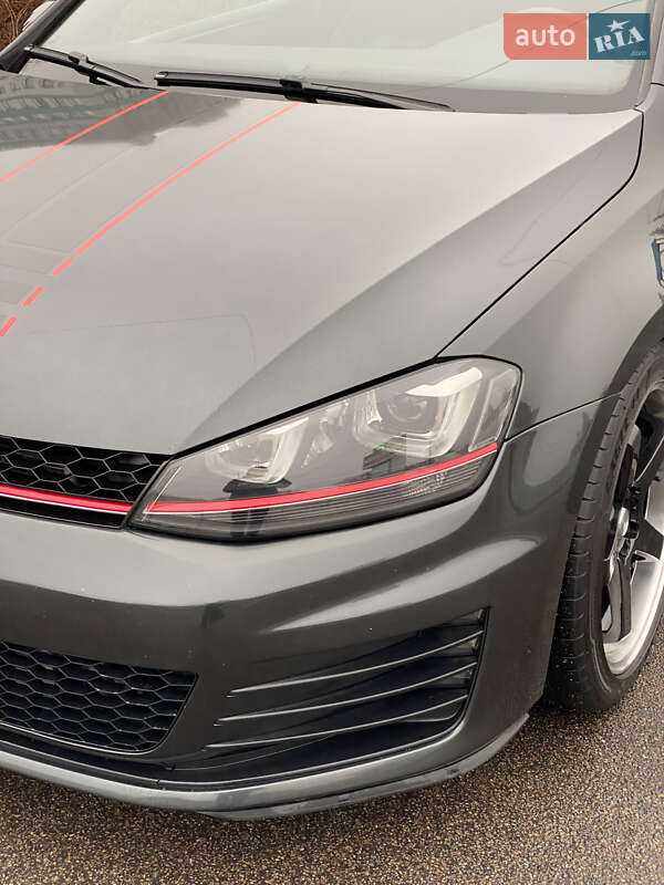 Хэтчбек Volkswagen Golf GTI 2015 в Киеве