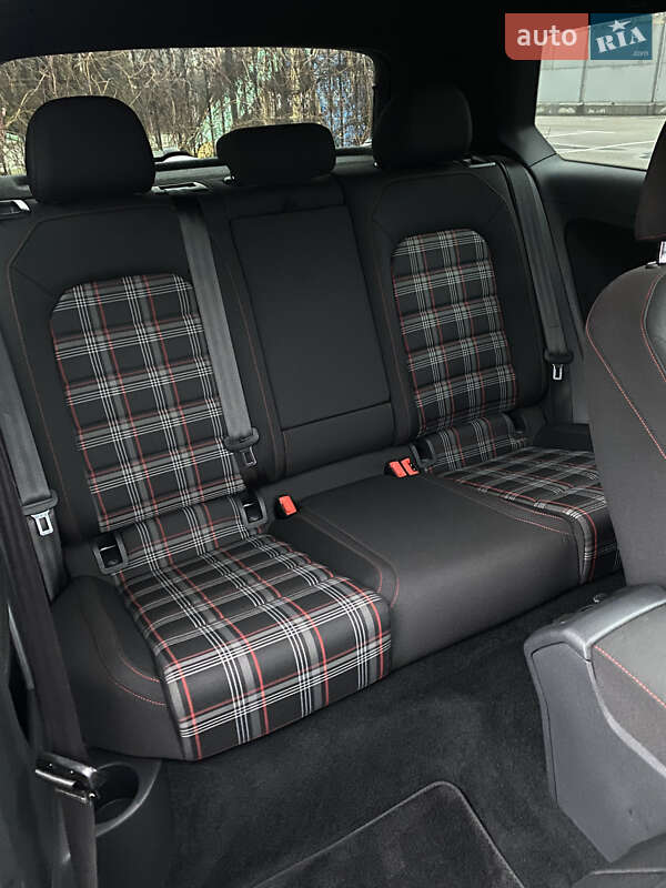 Хэтчбек Volkswagen Golf GTI 2015 в Киеве