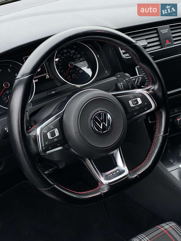 Хэтчбек Volkswagen Golf GTI 2015 в Киеве