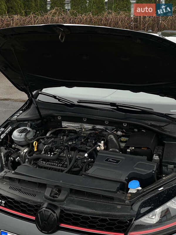 Хэтчбек Volkswagen Golf GTI 2015 в Киеве