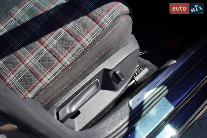 Хэтчбек Volkswagen Golf GTI 2018 в Житомире