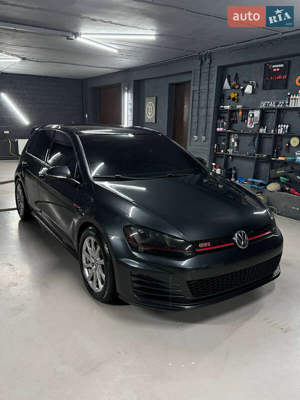 Хэтчбек Volkswagen Golf GTI 2016 в Киеве