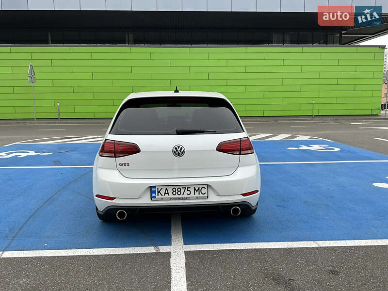 Хэтчбек Volkswagen Golf GTI 2020 в Киеве