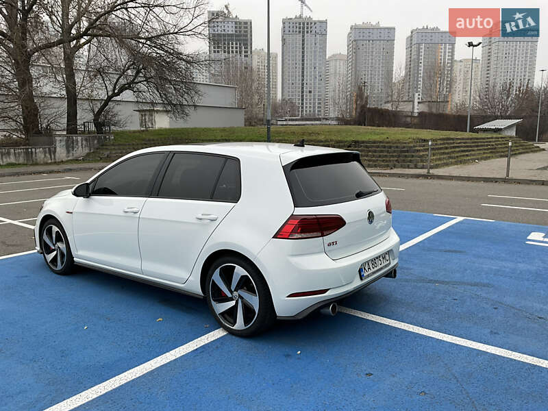 Хэтчбек Volkswagen Golf GTI 2020 в Киеве