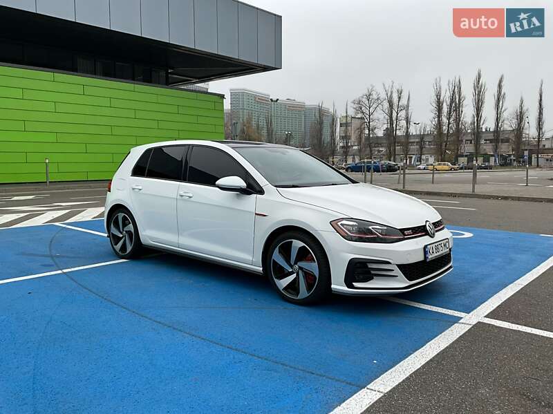 Хэтчбек Volkswagen Golf GTI 2020 в Киеве