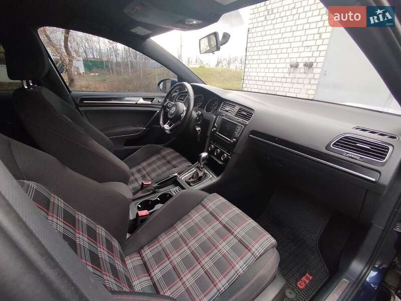Хэтчбек Volkswagen Golf GTI 2016 в Киеве фото 27 Хэтчбек Volkswagen Golf GTI 2016 в Киеве