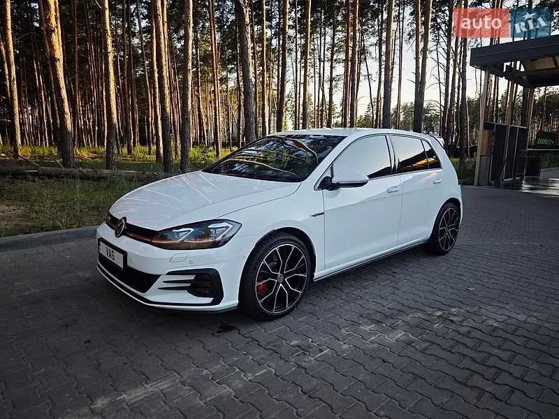 Volkswagen Golf GTI