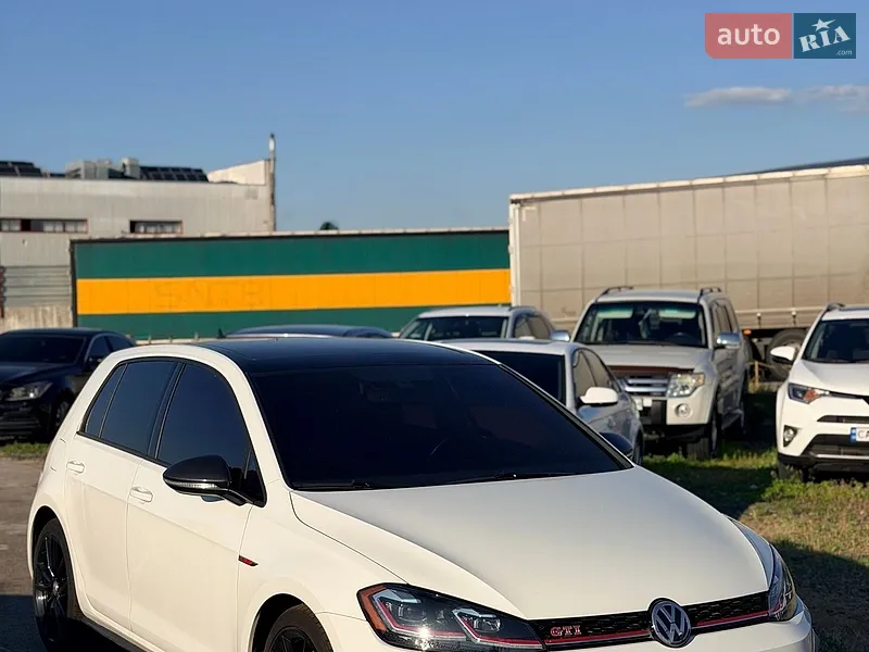 Volkswagen Golf GTI